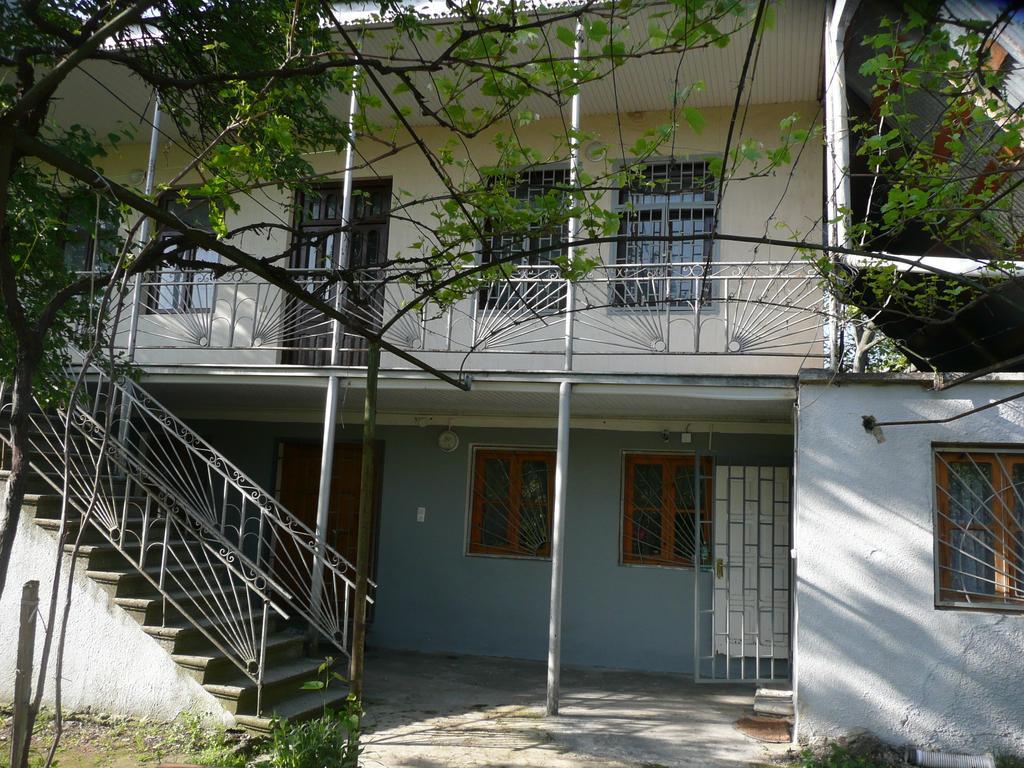 Gvirilas Sakhli Guest House Khashuri Dış mekan fotoğraf